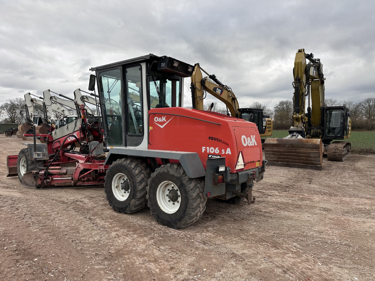 NEW HOLLAND F 106.5 - 6x6 Laser Topcon- Klima Cummins 6 Zyl. - آلة تسوية الأرض: صور 5 NEW HOLLAND F 106.5 - 6x6 Laser Topcon- Klima Cummins 6 Zyl. - آلة تسوية الأرض: صور 5