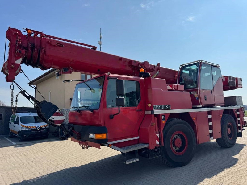 Liebherr LTM 1030-2.1 - رافعة لجميع التضاريس: صور 1 Liebherr LTM 1030-2.1 - رافعة لجميع التضاريس: صور 1