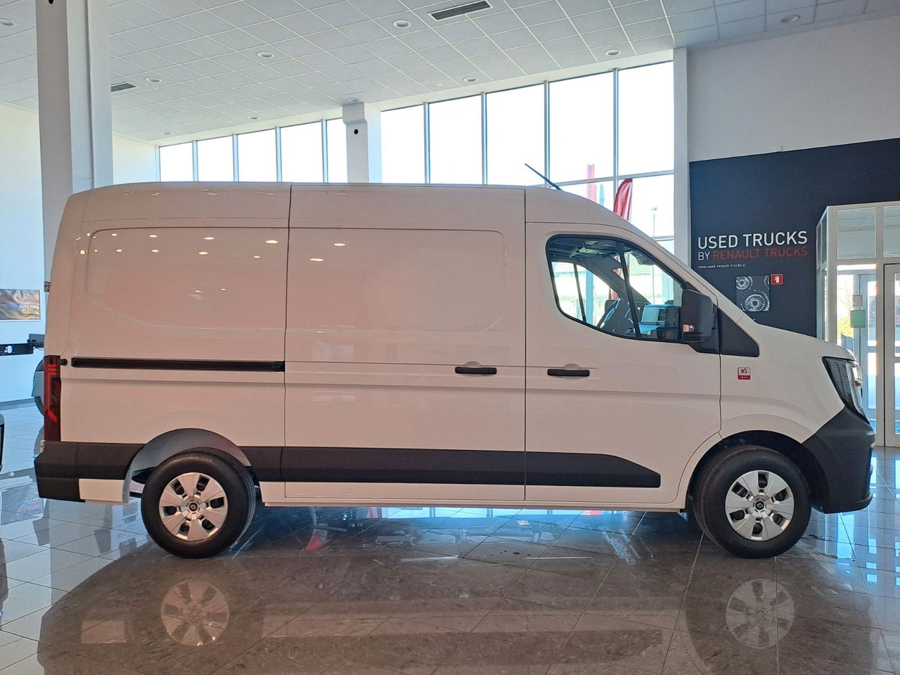 Renault Master L2H2 150 - NAV Klimaaut. Holzb. 270° - فان: صور 3 Renault Master L2H2 150 - NAV Klimaaut. Holzb. 270° - فان: صور 3