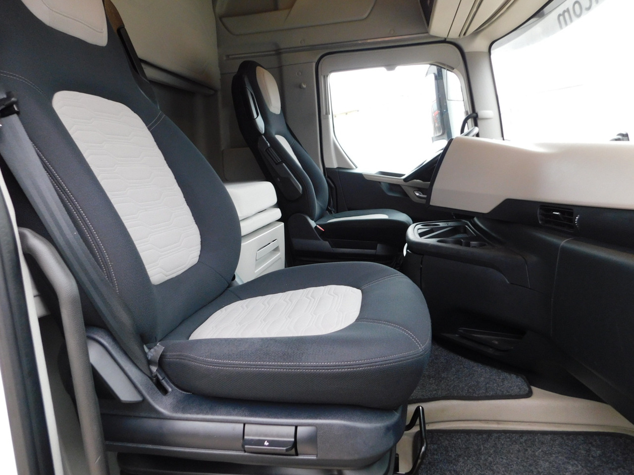 Ford F max 4x2 scab e6 12s2620 - شاحنة جرار: صور 5 Ford F max 4x2 scab e6 12s2620 - شاحنة جرار: صور 5