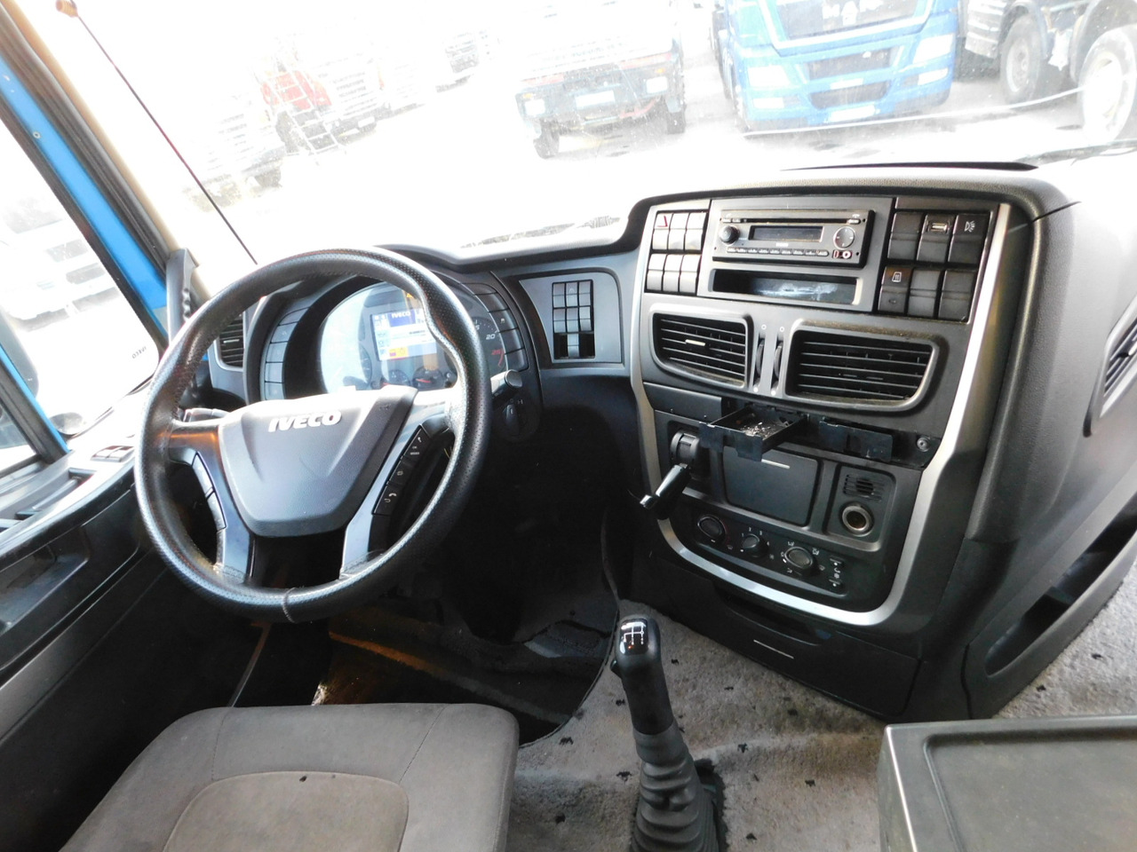 Interior photo 1: شاحنة جرار Iveco As440t