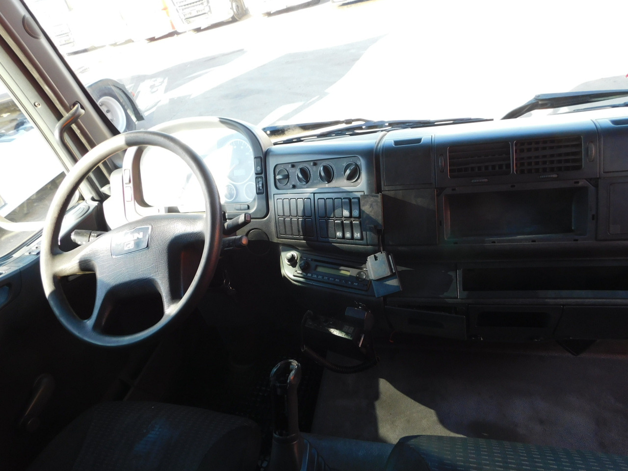 Interior photo 1: شاحنة ستارة Man Tgl 8180