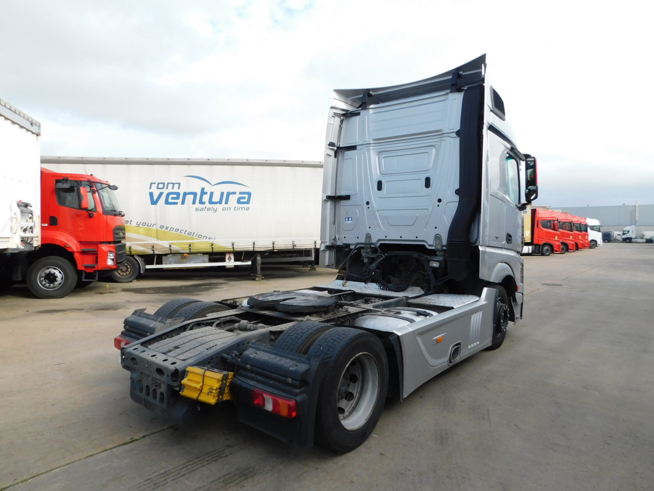 Mercedes Actros - شاحنة جرار: صور 3 Mercedes Actros - شاحنة جرار: صور 3