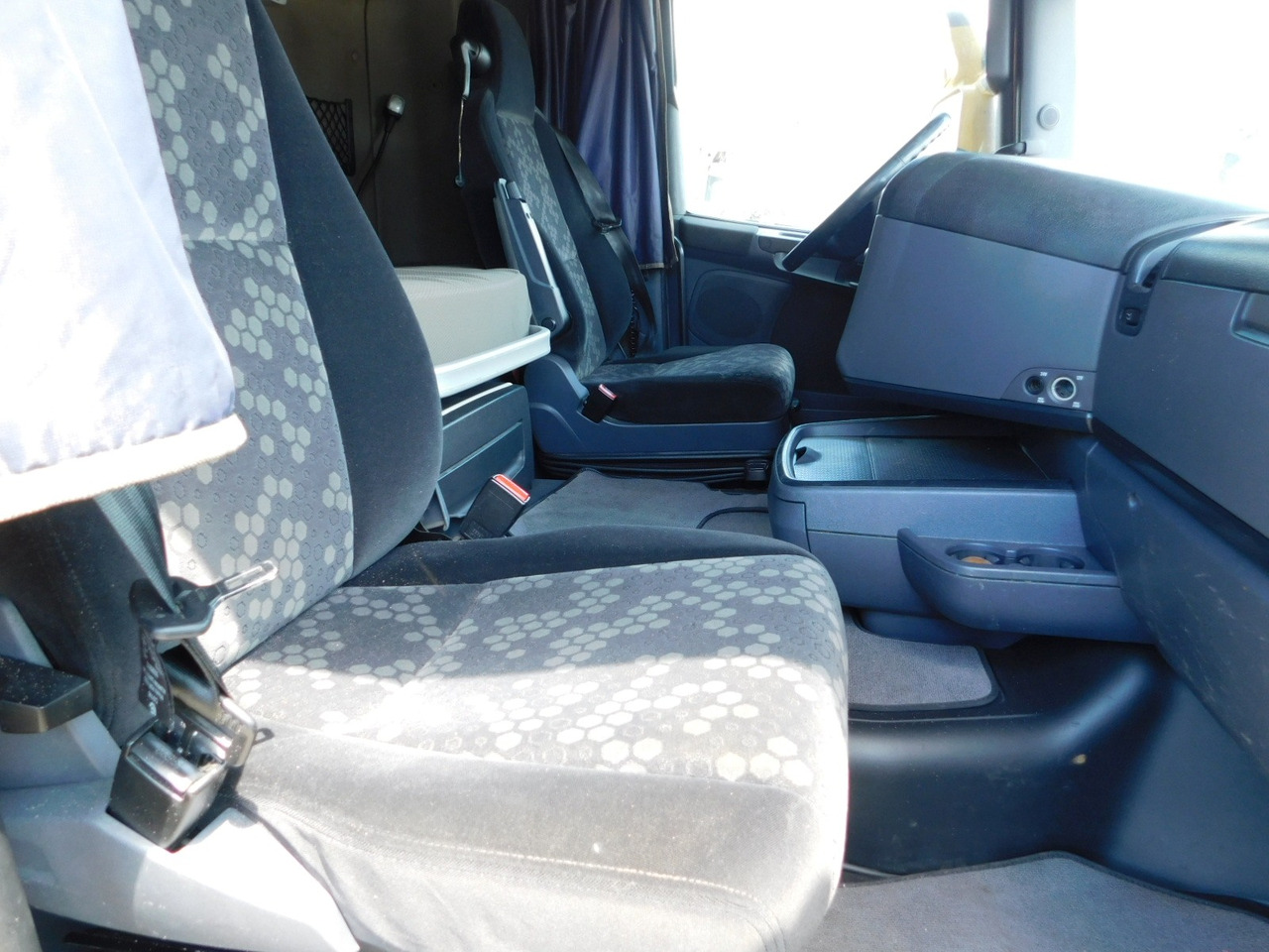 Scania R450 - شاحنة جرار: صور 5 Scania R450 - شاحنة جرار: صور 5