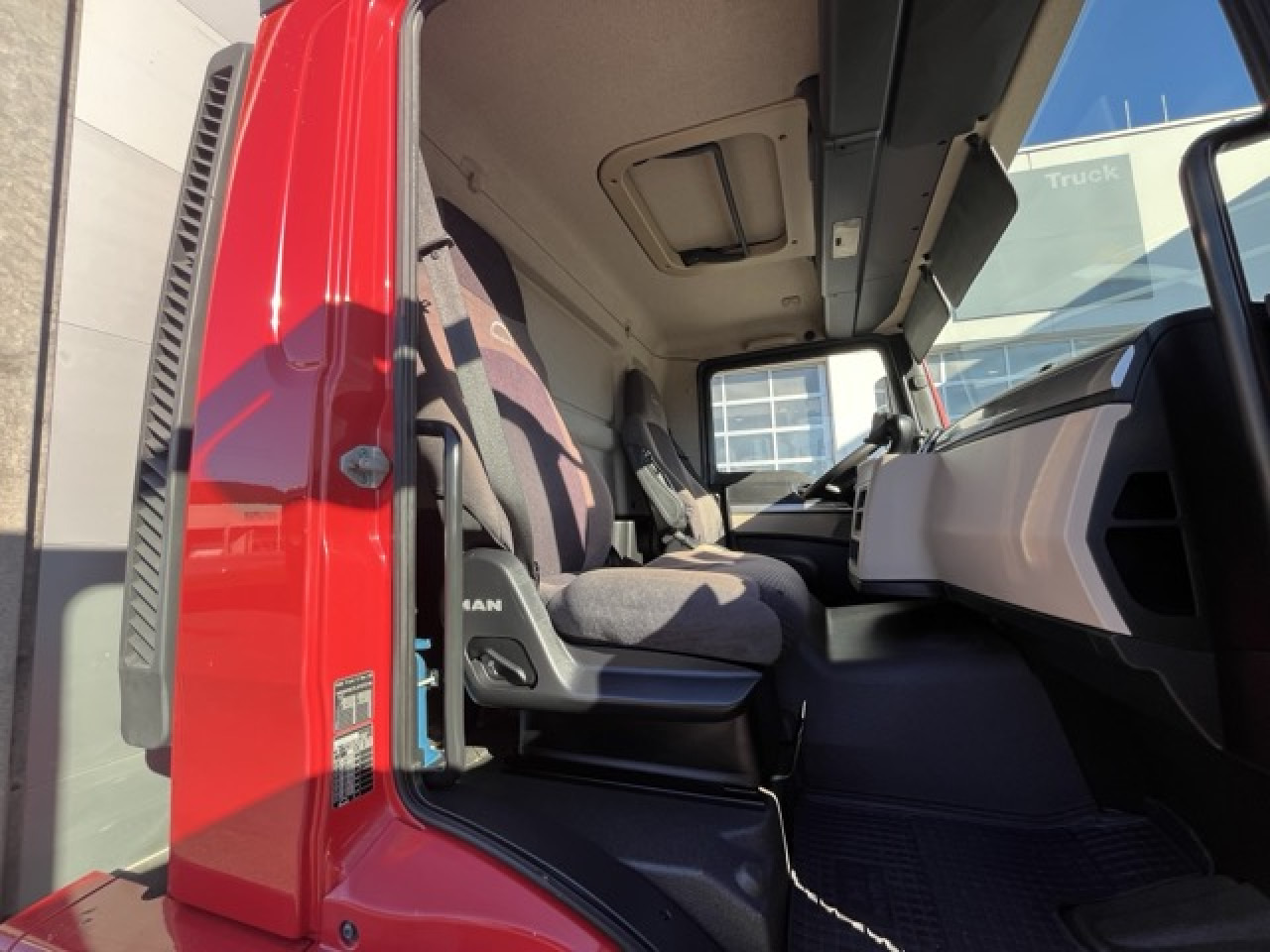 MAN TGM 18.320 4x2 BL Durchladbar - mit Tandemhänger - شاحنة ستارة: صور 5 MAN TGM 18.320 4x2 BL Durchladbar - mit Tandemhänger - شاحنة ستارة: صور 5