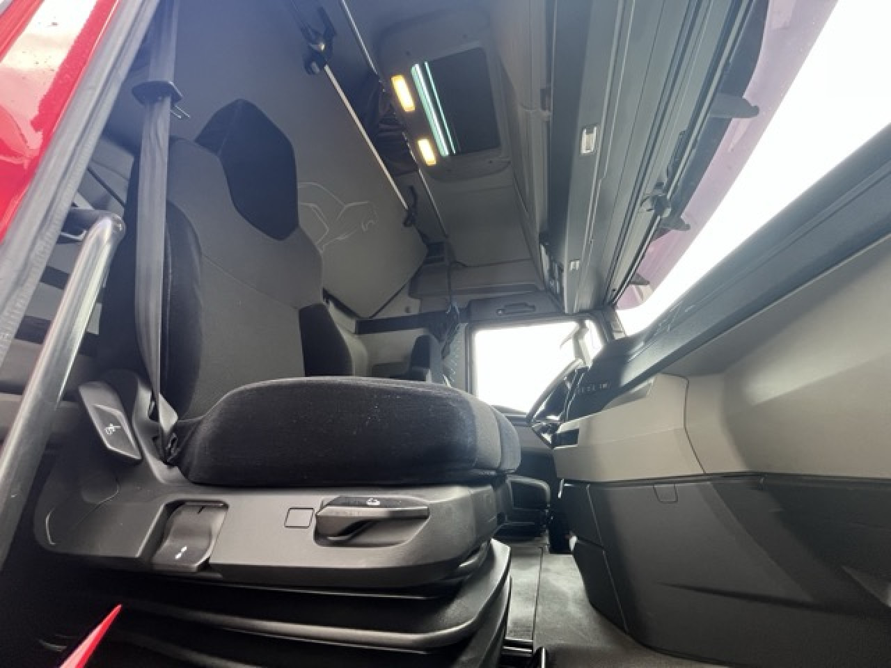 MAN TGX 18.510 4x2 LL SA Euro6 Retarder Klima ZV - شاحنة جرار: صور 4 MAN TGX 18.510 4x2 LL SA Euro6 Retarder Klima ZV - شاحنة جرار: صور 4