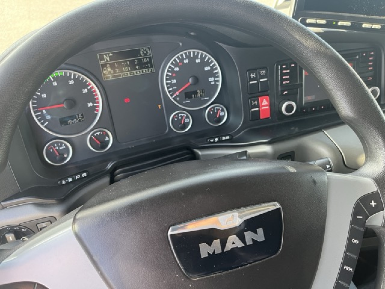MAN TGX 26.480 6x4 BLS Euro6 Intarder Klima Luftfeder - شاحنة جرار: صور 3 MAN TGX 26.480 6x4 BLS Euro6 Intarder Klima Luftfeder - شاحنة جرار: صور 3