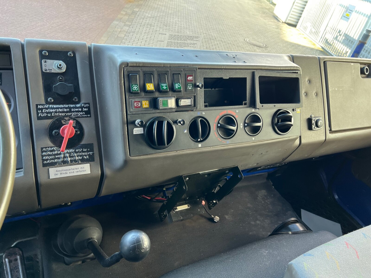 120-23 AW 4x4 Doka 120-23 AW 4x4 Doka, V8-Motor, Mannschaftswagen 16 Sitze, Seilwinde - المطافئ: صور 2 120-23 AW 4x4 Doka 120-23 AW 4x4 Doka, V8-Motor, Mannschaftswagen 16 Sitze, Seilwinde - المطافئ: صور 2