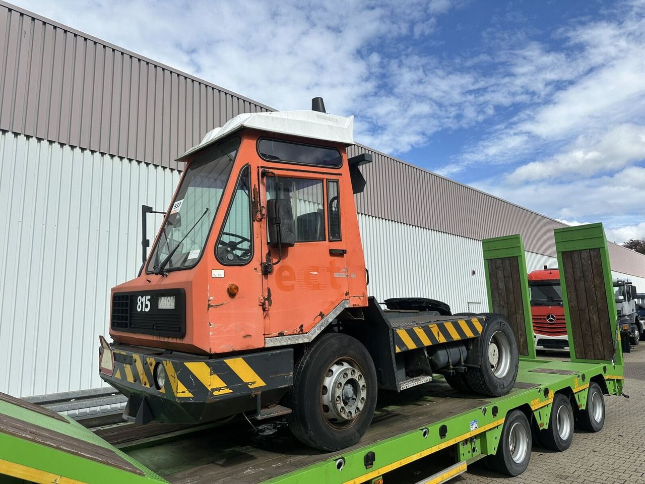815 4x2 815 4x2 Terminal Tractor, Rangierfahrzeug - شاحنة جرار: صور 1 815 4x2 815 4x2 Terminal Tractor, Rangierfahrzeug - شاحنة جرار: صور 1
