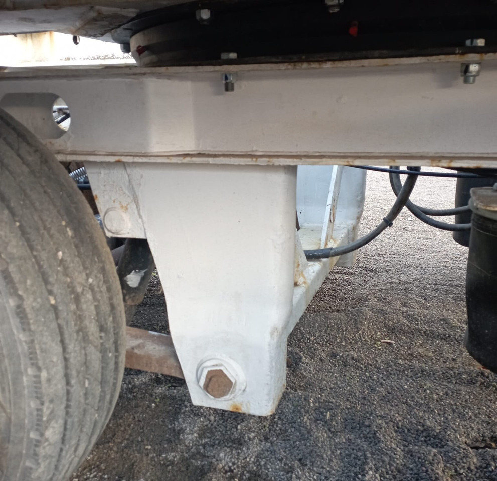 AT 400 AT 400, Verbr. auf 3m, Radmulden, hydr. Rampen - عربة مسطحة منخفضة مقطورة: صور 4 AT 400 AT 400, Verbr. auf 3m, Radmulden, hydr. Rampen - عربة مسطحة منخفضة مقطورة: صور 4