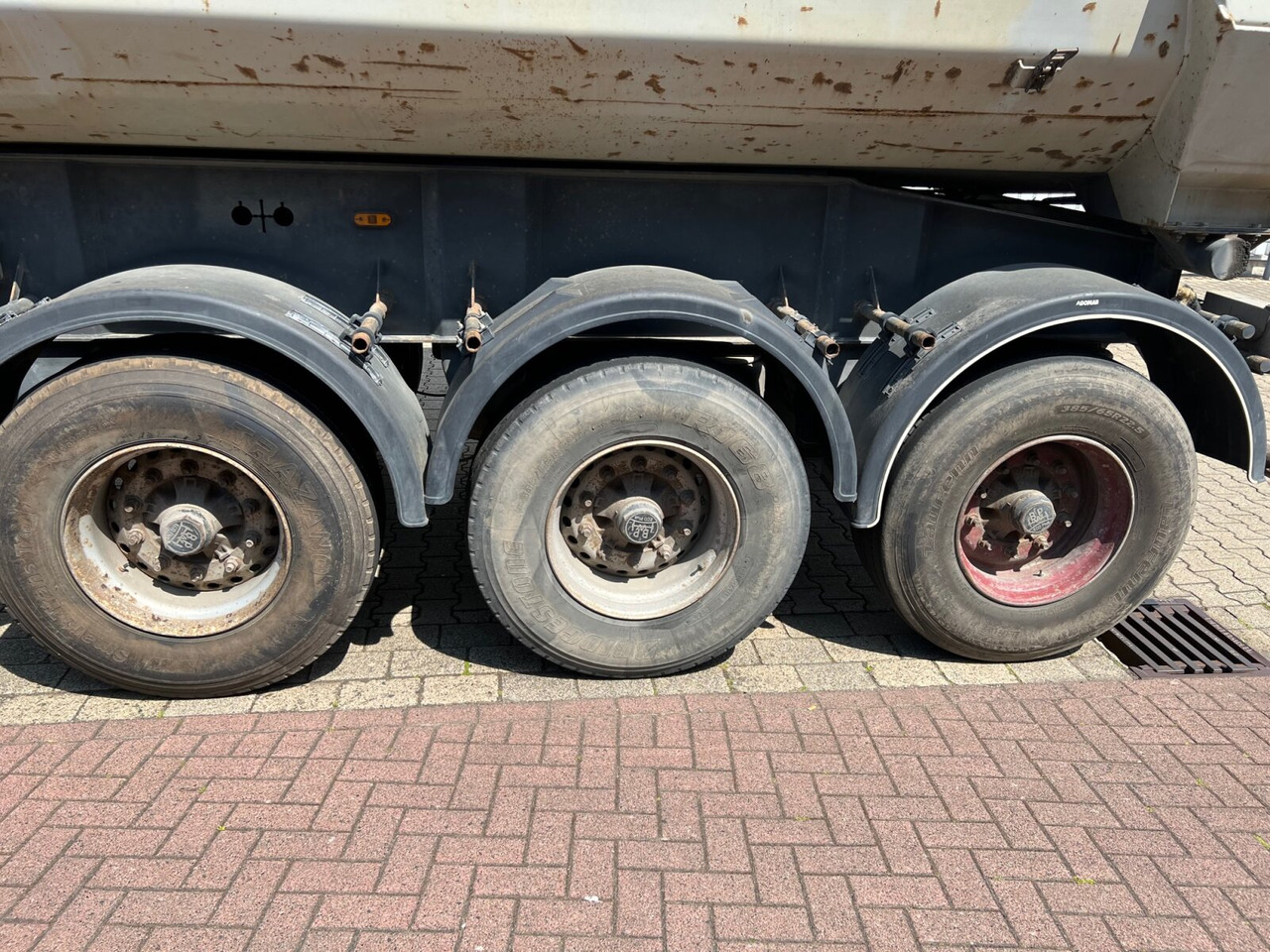 قلابة نصف مقطورة Carnehl CHKS/HH CHKS/HH, Stahlmulde ca. 26m³, Liftachse: صور 11 قلابة نصف مقطورة Carnehl CHKS/HH CHKS/HH, Stahlmulde ca. 26m³, Liftachse: صور 11