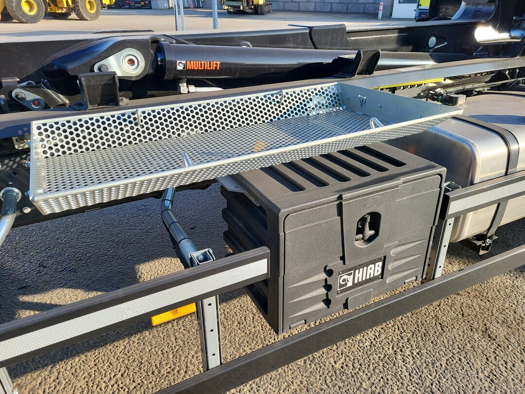 Euro Cargo 180E320 4x2 Euro Cargo 180E320 4x2, HIAB Abroller - شاحنة ذات الخطاف: صور 5 Euro Cargo 180E320 4x2 Euro Cargo 180E320 4x2, HIAB Abroller - شاحنة ذات الخطاف: صور 5