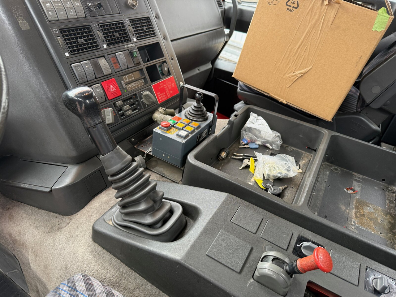 EuroTech 240E38 6x2-4 EuroTech 240E38 6x2-4, Lift-/Lenkachse, Seilwinde, Kran Hiab 100 - شاحنة ذات الخطاف, شاحنة كرين: صور 5 EuroTech 240E38 6x2-4 EuroTech 240E38 6x2-4, Lift-/Lenkachse, Seilwinde, Kran Hiab 100 - شاحنة ذات الخطاف, شاحنة كرين: صور 5