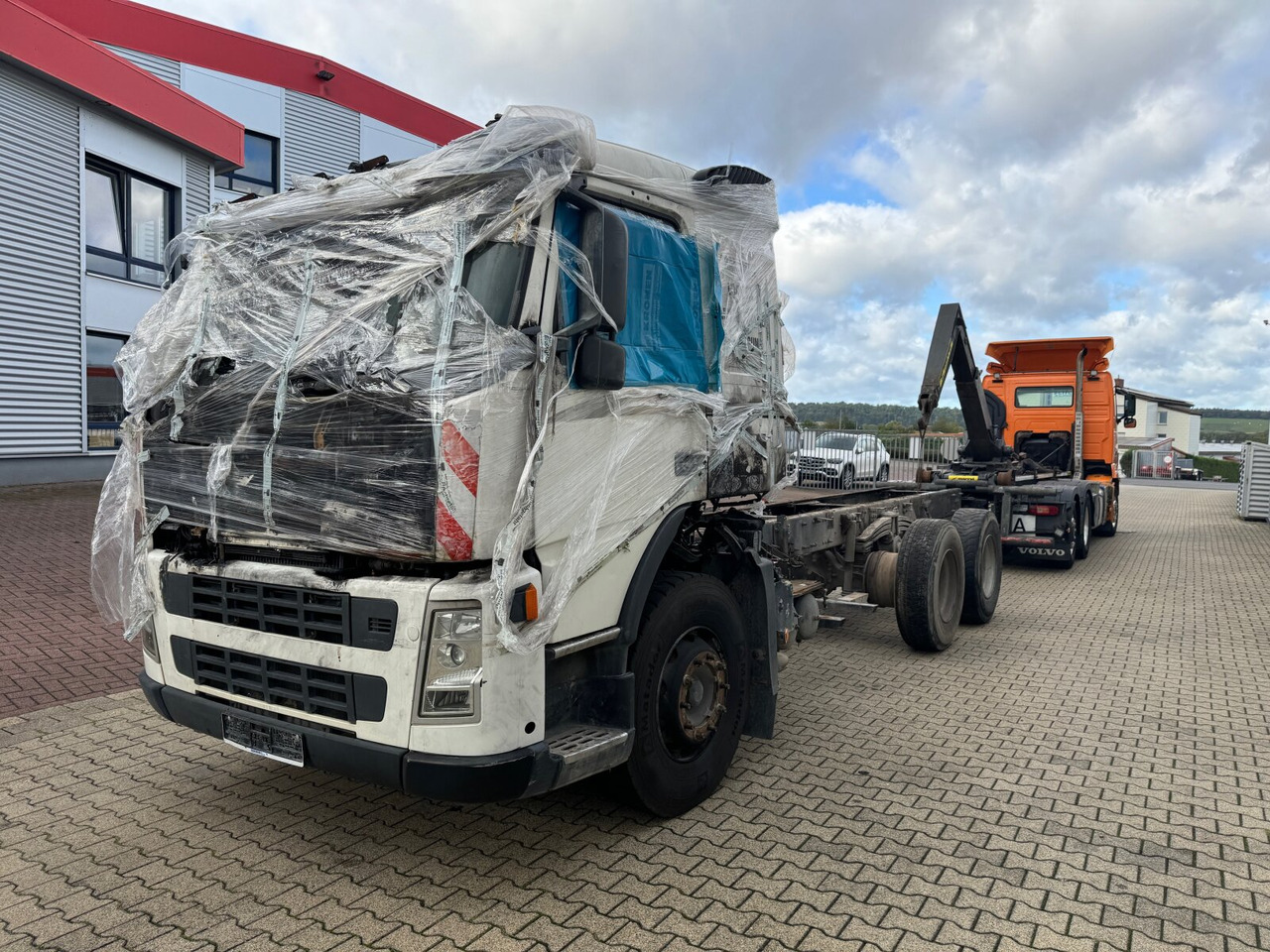FM 380 6x4 R mit Brandschaden FM 380 6x4 R mit Brandschaden - قلابات: صور 5 FM 380 6x4 R mit Brandschaden FM 380 6x4 R mit Brandschaden - قلابات: صور 5