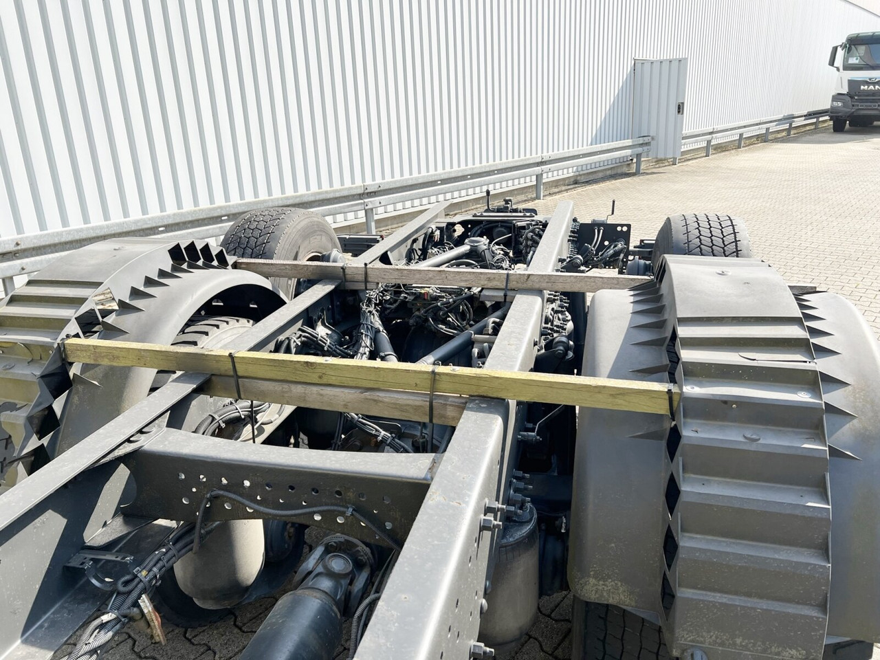 Interior photo 1: الشاسيه شاحنة FM 450 6x2 FM 450 6x2, Motorabtrieb, Lenk-/Liftachse