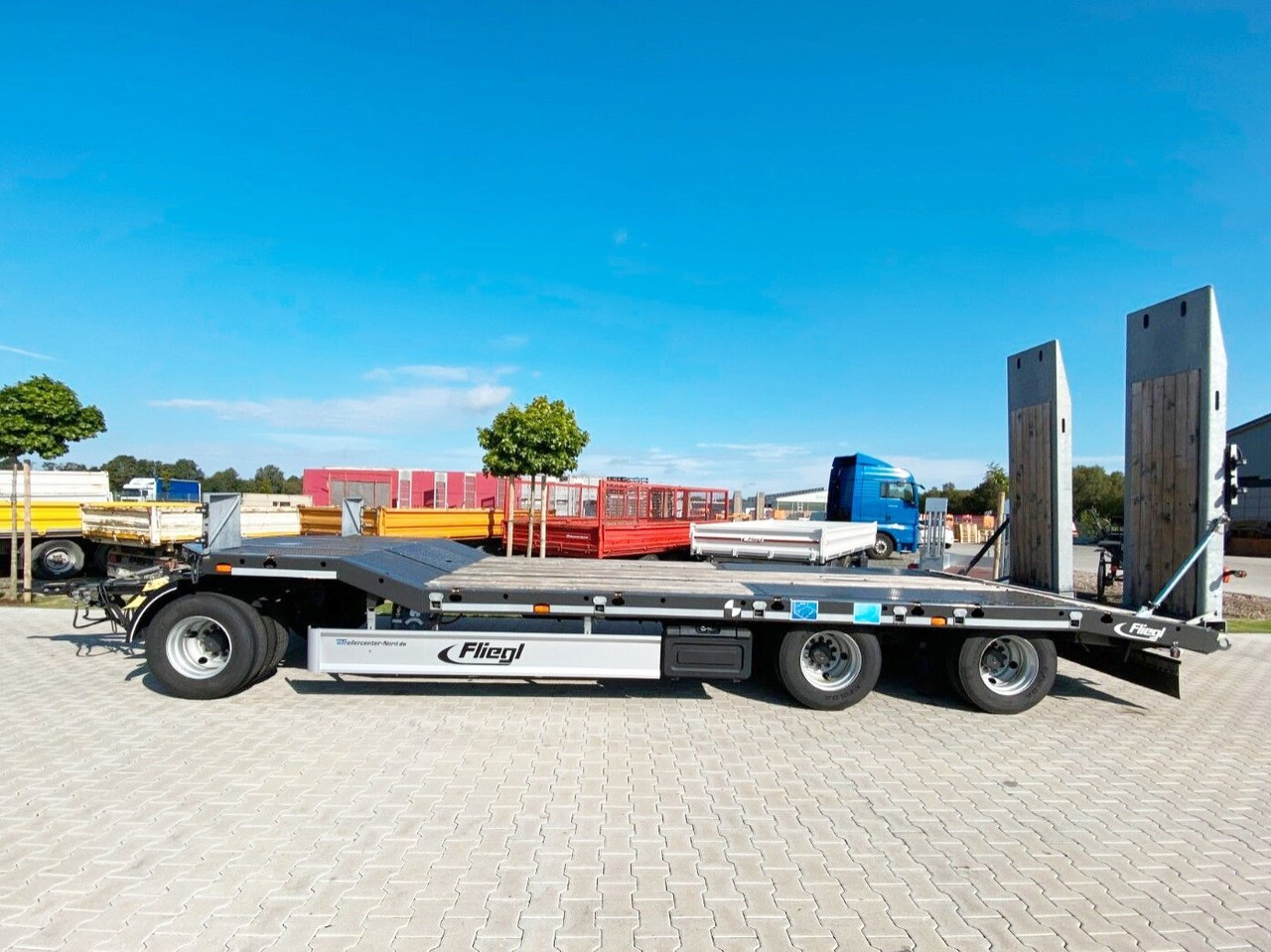 Fliegl DTS-S 300 DTS-S 300, verbreiterbar auf 3,05m - عربة مسطحة منخفضة مقطورة: صور 1 Fliegl DTS-S 300 DTS-S 300, verbreiterbar auf 3,05m - عربة مسطحة منخفضة مقطورة: صور 1