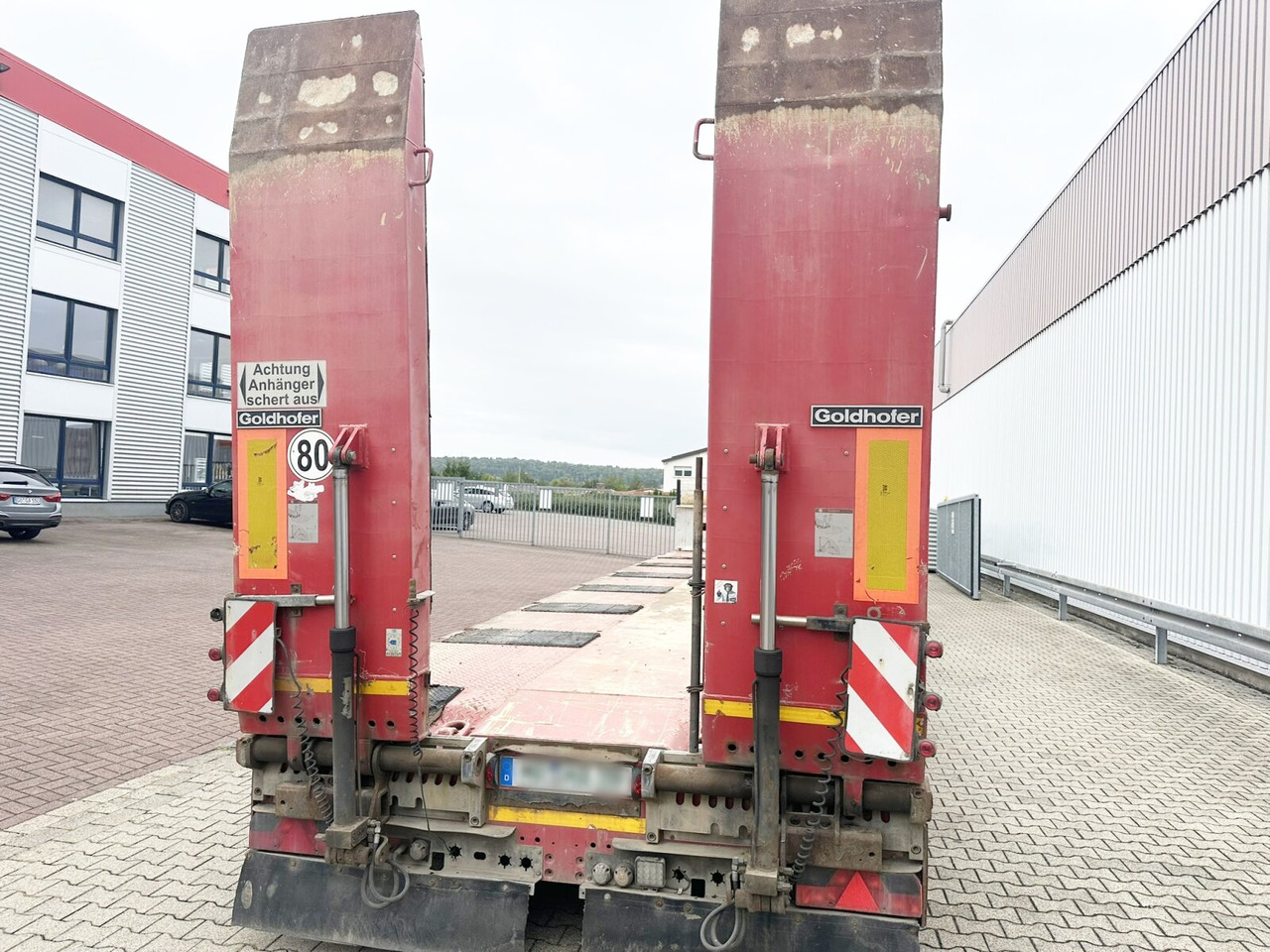عربة مسطحة منخفضة نصف مقطورة لنقل المعدات الثقيلة Goldhofer STZ L 6-67/80 A STZ-L 6-67/80 A, 6 Achsen, 86.000kg Ges.-Gew.: صور 14 عربة مسطحة منخفضة نصف مقطورة لنقل المعدات الثقيلة Goldhofer STZ L 6-67/80 A STZ-L 6-67/80 A, 6 Achsen, 86.000kg Ges.-Gew.: صور 14