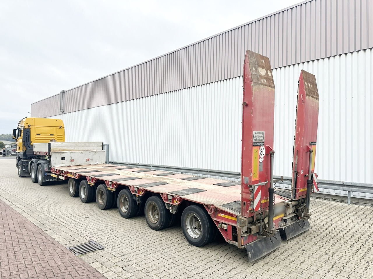 عربة مسطحة منخفضة نصف مقطورة لنقل المعدات الثقيلة Goldhofer STZ L 6-67/80 A STZ-L 6-67/80 A, 6 Achsen, 86.000kg Ges.-Gew.: صور 15 عربة مسطحة منخفضة نصف مقطورة لنقل المعدات الثقيلة Goldhofer STZ L 6-67/80 A STZ-L 6-67/80 A, 6 Achsen, 86.000kg Ges.-Gew.: صور 15