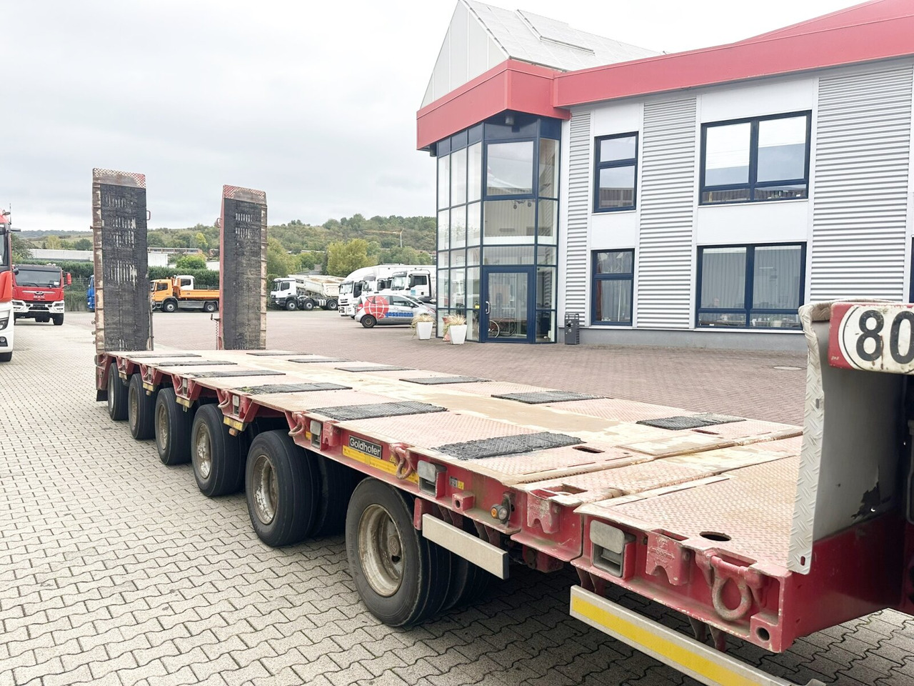 عربة مسطحة منخفضة نصف مقطورة لنقل المعدات الثقيلة Goldhofer STZ L 6-67/80 A STZ-L 6-67/80 A, 6 Achsen, 86.000kg Ges.-Gew.: صور 12 عربة مسطحة منخفضة نصف مقطورة لنقل المعدات الثقيلة Goldhofer STZ L 6-67/80 A STZ-L 6-67/80 A, 6 Achsen, 86.000kg Ges.-Gew.: صور 12