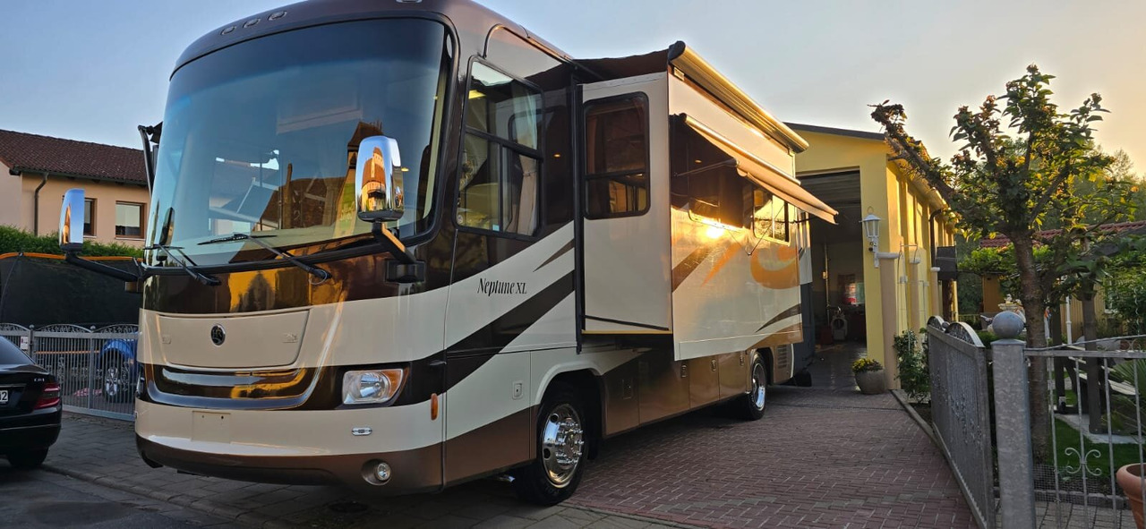Holiday Rambler Neptune XL - شاحنة: صور 1 Holiday Rambler Neptune XL - شاحنة: صور 1