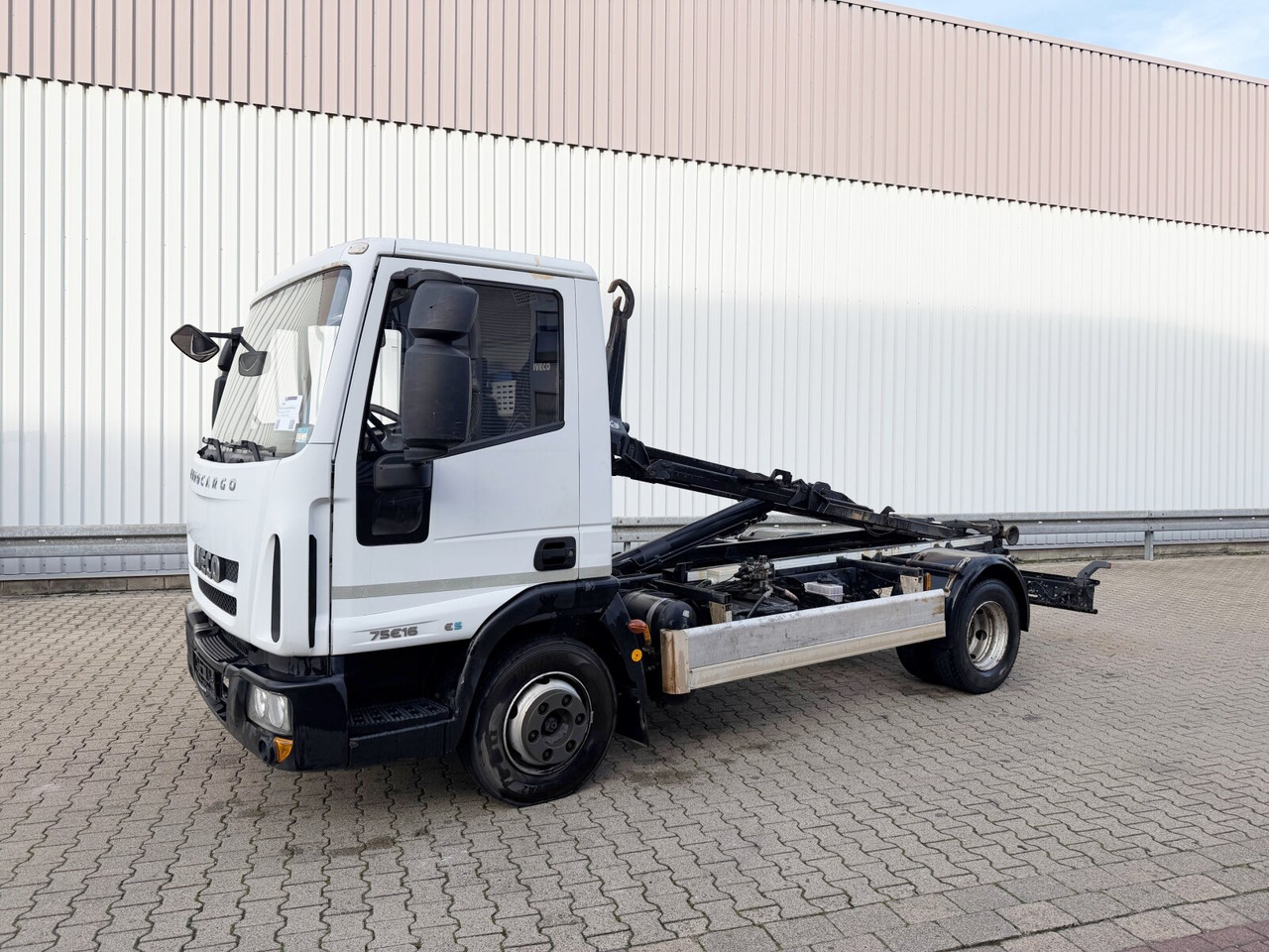 Iveco EuroCargo ML75E16 4x2 EuroCargo ML75E16 4x2, City-Abroller - شاحنة ذات الخطاف: صور 1 Iveco EuroCargo ML75E16 4x2 EuroCargo ML75E16 4x2, City-Abroller - شاحنة ذات الخطاف: صور 1