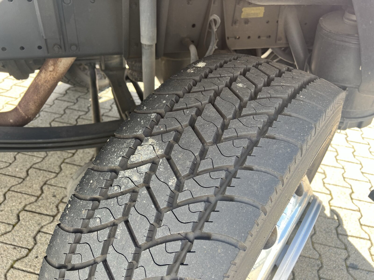 MAN 25/18.284 6x2-4 LL 25/18.284 6x2-4 LL,Kran HMF 1113 K3, Funk, Retarder - شاحنة ذات الخطاف, شاحنة كرين: صور 2 MAN 25/18.284 6x2-4 LL 25/18.284 6x2-4 LL,Kran HMF 1113 K3, Funk, Retarder - شاحنة ذات الخطاف, شاحنة كرين: صور 2