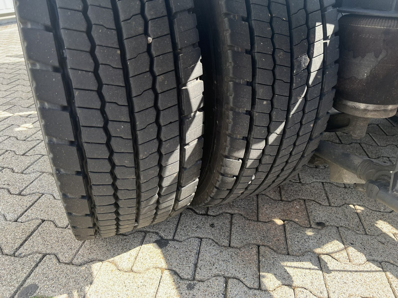 MAN 25/18.284 6x2-4 LL 25/18.284 6x2-4 LL,Kran HMF 1113 K3, Funk, Retarder - شاحنة ذات الخطاف, شاحنة كرين: صور 3 MAN 25/18.284 6x2-4 LL 25/18.284 6x2-4 LL,Kran HMF 1113 K3, Funk, Retarder - شاحنة ذات الخطاف, شاحنة كرين: صور 3