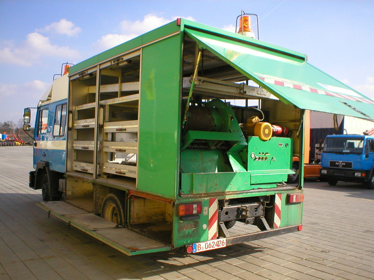 MAN M02 12.232 4x2 Spülwagen - شاحنة: صور 2 MAN M02 12.232 4x2 Spülwagen - شاحنة: صور 2