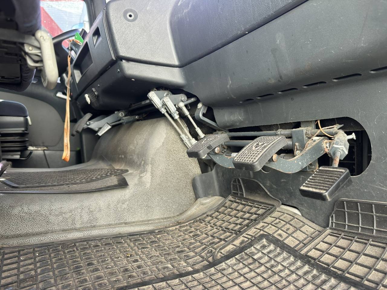 MAN TGA 18.360 LL 4x2 TGA 18.360 LL 4x2, Fahrschule - شاحنة: صور 2 MAN TGA 18.360 LL 4x2 TGA 18.360 LL 4x2, Fahrschule - شاحنة: صور 2