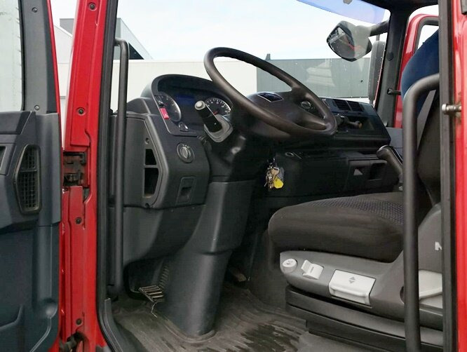Interior photo 1: قلابات MAN TGL 12.180 4x2 BB Doka TGL 12.180 4x2 BB Doka