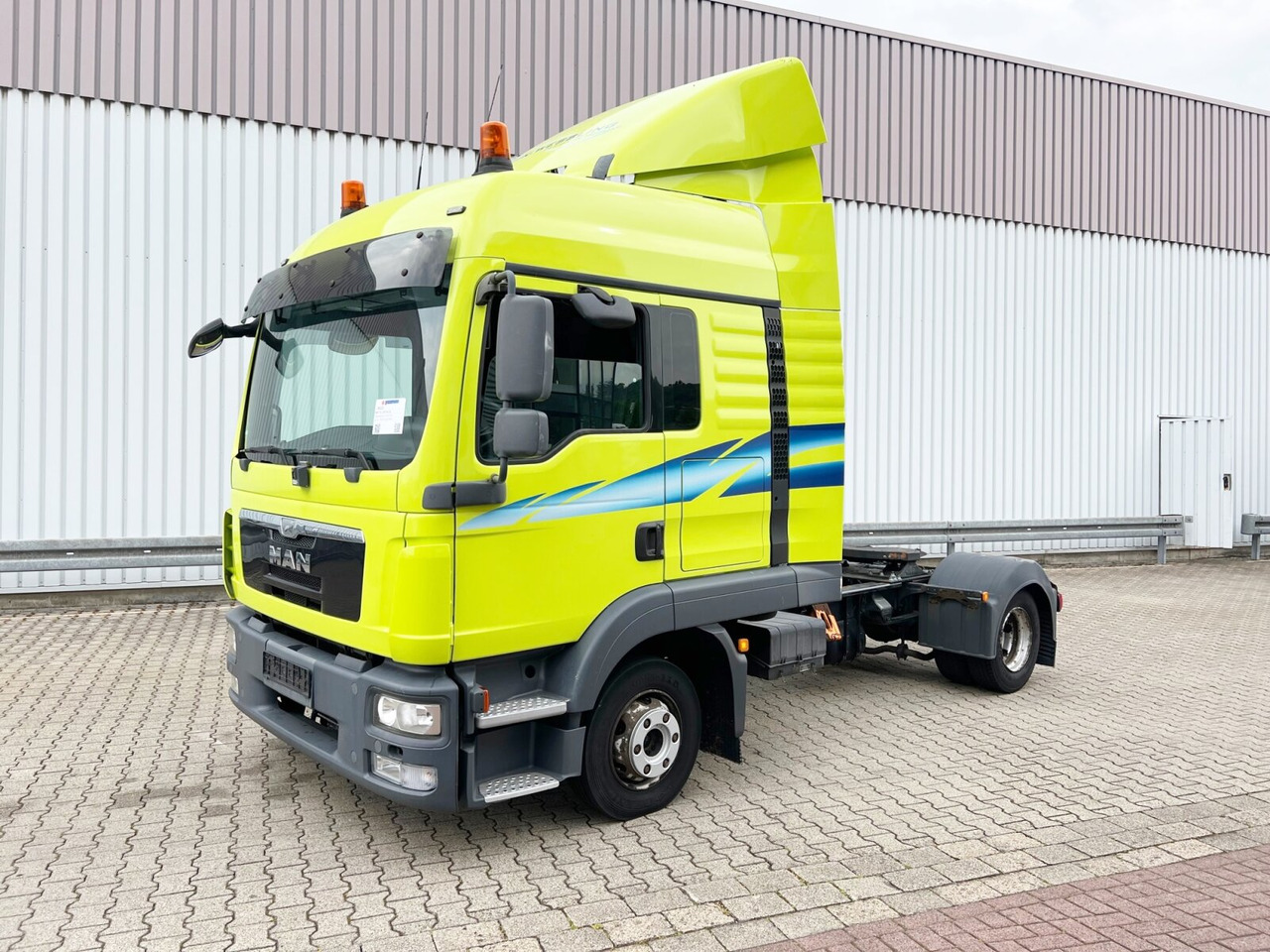 MAN TGL 8.220 4X2 BL TGL 8.220 4X2 BL - شاحنة جرار: صور 1 MAN TGL 8.220 4X2 BL TGL 8.220 4X2 BL - شاحنة جرار: صور 1