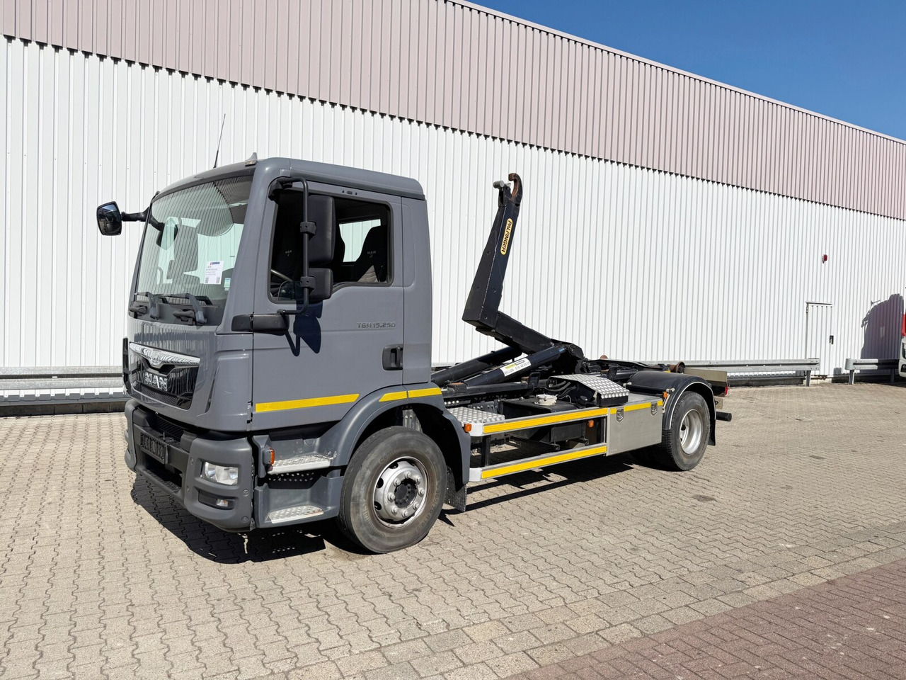 MAN TGM 15.250/340 4X2 BL TGM 15.250/340 4X2 BL - شاحنة ذات الخطاف: صور 1 MAN TGM 15.250/340 4X2 BL TGM 15.250/340 4X2 BL - شاحنة ذات الخطاف: صور 1