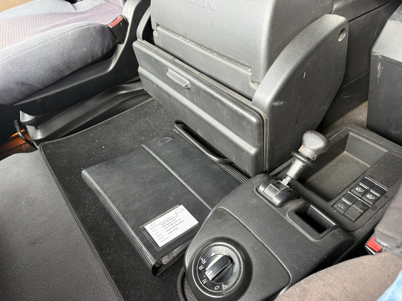 MAN TGS 35.460 8x4-4 BL TGS 35.460 8x4-4 BL, Intarder, Lenk/Lift, Kippsilo ca. 32m³, Kompressor - شاحنة: صور 4 MAN TGS 35.460 8x4-4 BL TGS 35.460 8x4-4 BL, Intarder, Lenk/Lift, Kippsilo ca. 32m³, Kompressor - شاحنة: صور 4