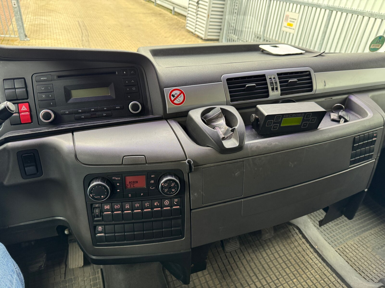 MAN TGX 18.360 4x2 BLS TGX 18.360 4x2 BLS, Fahrschulausstattung - شاحنة جرار: صور 4 MAN TGX 18.360 4x2 BLS TGX 18.360 4x2 BLS, Fahrschulausstattung - شاحنة جرار: صور 4