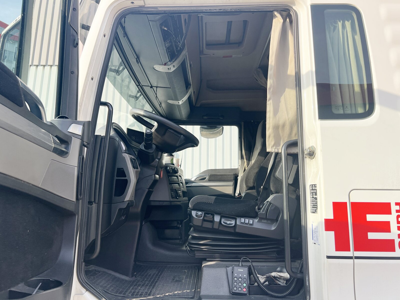 MAN TGX 18.500 4X2 LLS TGX 18.500 4X2 LLS, Retarder, Vollumer - شاحنة جرار: صور 4 MAN TGX 18.500 4X2 LLS TGX 18.500 4X2 LLS, Retarder, Vollumer - شاحنة جرار: صور 4