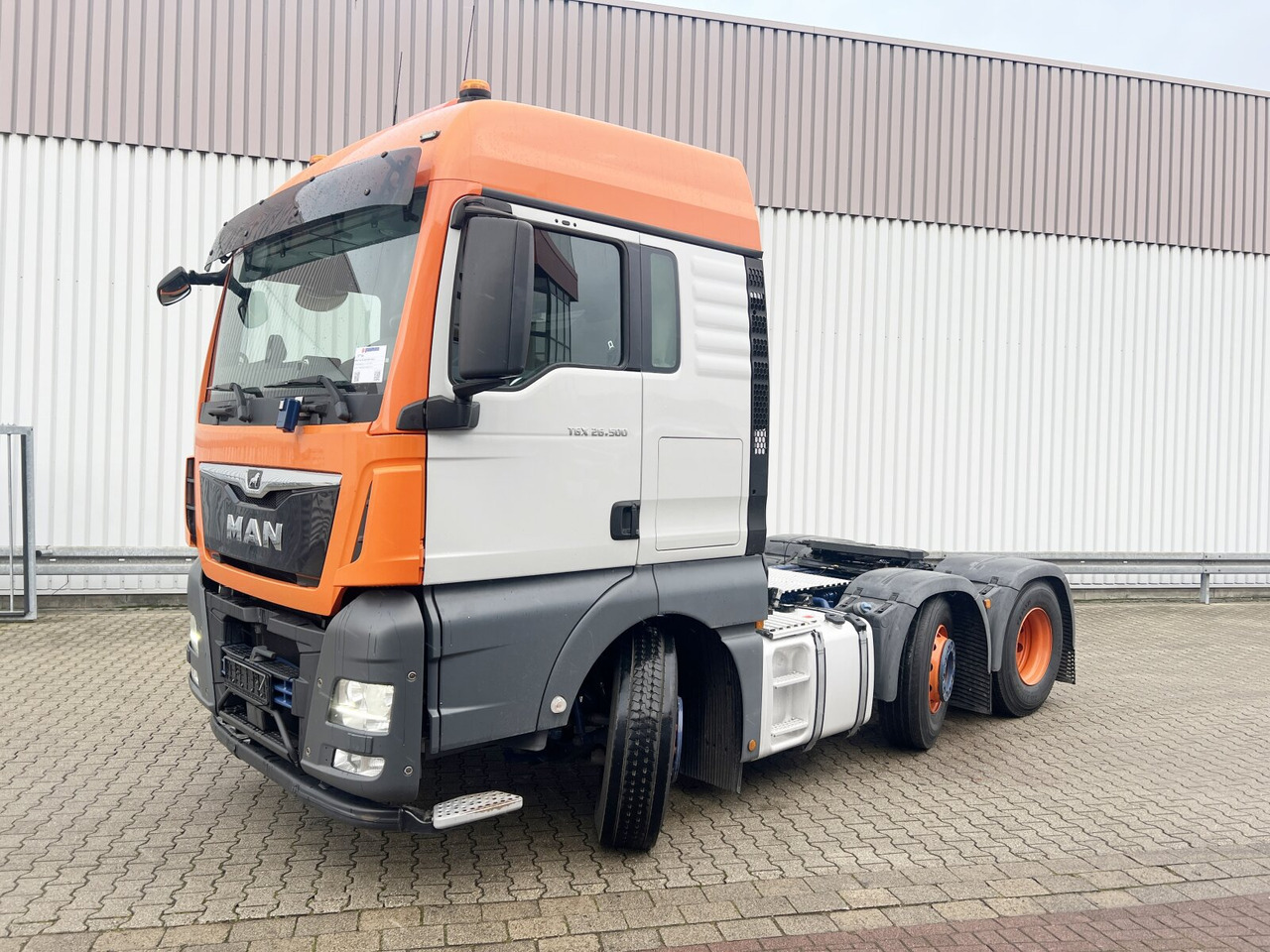 MAN TGX 26.500 6X2/4 BLS TGX 26.500 6X2/4 BLS, Intarder, Vorlauflenk-/lift, Standklima, XXL-Fahrerhaus - شاحنة جرار: صور 1 MAN TGX 26.500 6X2/4 BLS TGX 26.500 6X2/4 BLS, Intarder, Vorlauflenk-/lift, Standklima, XXL-Fahrerhaus - شاحنة جرار: صور 1