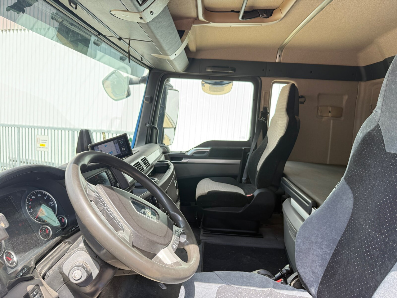 MAN TGX 26.580 6x2-4 BL TGX 26.580 6x2-4 BL, Intarder, Lenk-/Liftachse, Funk - شاحنة ذات الخطاف: صور 3 MAN TGX 26.580 6x2-4 BL TGX 26.580 6x2-4 BL, Intarder, Lenk-/Liftachse, Funk - شاحنة ذات الخطاف: صور 3