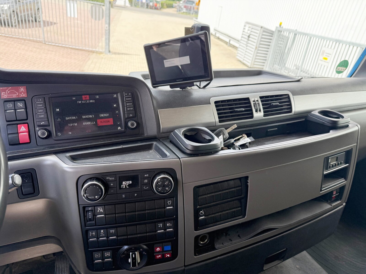 MAN TGX 26.580 6x2-4 BL TGX 26.580 6x2-4 BL, Intarder, Lenk-/Liftachse, Funk - شاحنة ذات الخطاف: صور 5 MAN TGX 26.580 6x2-4 BL TGX 26.580 6x2-4 BL, Intarder, Lenk-/Liftachse, Funk - شاحنة ذات الخطاف: صور 5