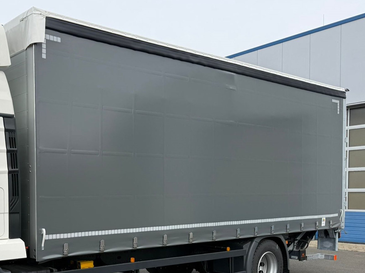 Mercedes-Benz Actros 1827/30 L 4x2 Actros 1827/30 L 4x2, Gardine, LBW - شاحنات مسطحة: صور 4 Mercedes-Benz Actros 1827/30 L 4x2 Actros 1827/30 L 4x2, Gardine, LBW - شاحنات مسطحة: صور 4