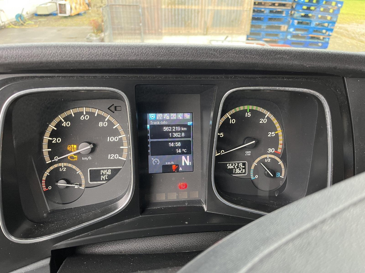 Mercedes-Benz Actros 1832 L 4x2 Actros 1832 L 4x2, Kühlkoffer, 2x Trennwand, Carrier, LBW BÄR - شاحنة: صور 5 Mercedes-Benz Actros 1832 L 4x2 Actros 1832 L 4x2, Kühlkoffer, 2x Trennwand, Carrier, LBW BÄR - شاحنة: صور 5