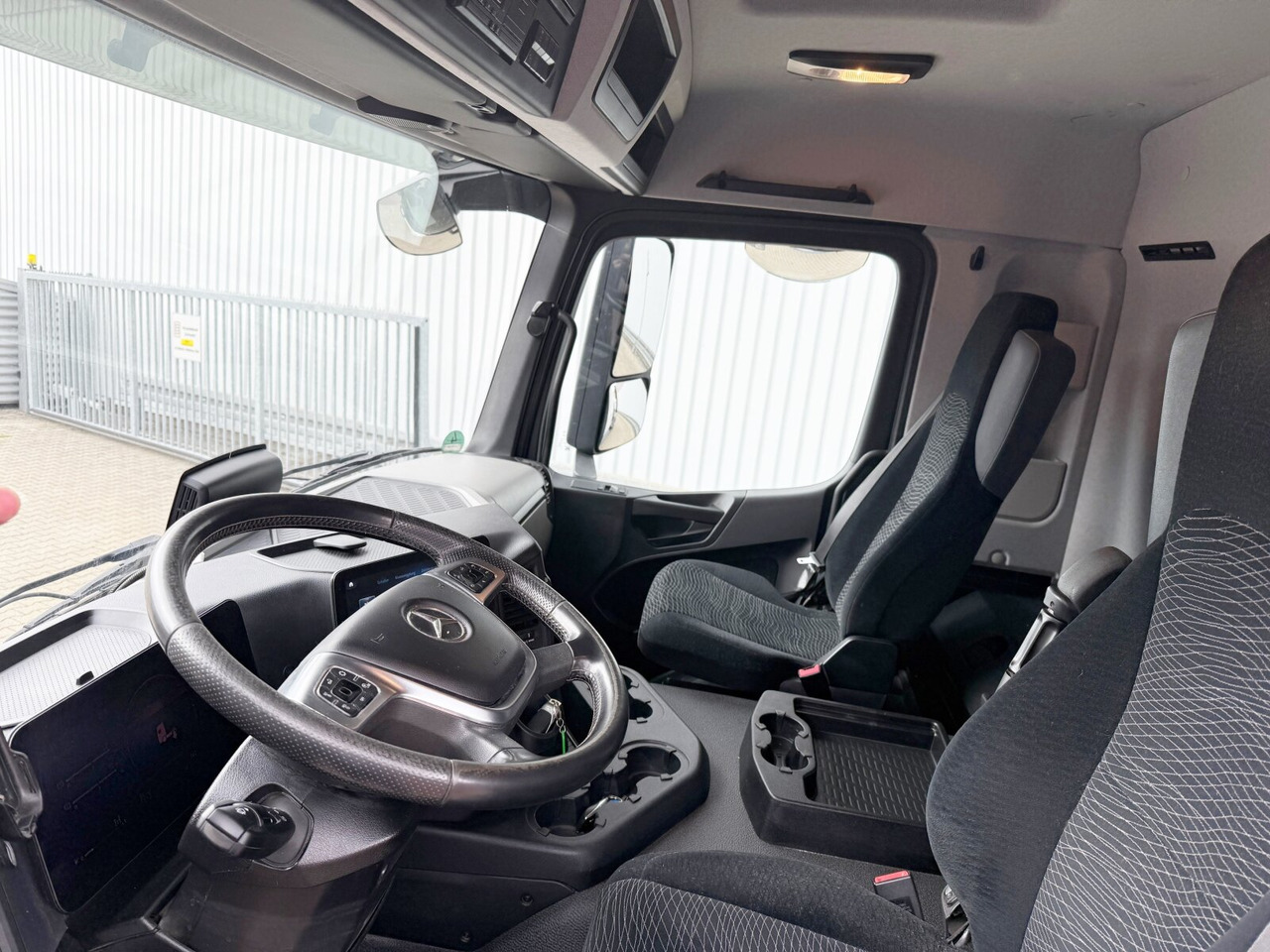 Mercedes-Benz Actros 1832 L 4x2 Actros 1832 L 4x2, Navi, MultimediaCockpit, Funk - شاحنات قابلة للفك شاحنة: صور 4 Mercedes-Benz Actros 1832 L 4x2 Actros 1832 L 4x2, Navi, MultimediaCockpit, Funk - شاحنات قابلة للفك شاحنة: صور 4