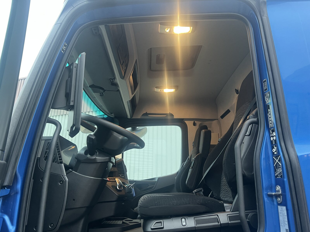 Mercedes-Benz Actros 1843 LS 4x4 HAD Actros 1843 LS 4x4 HAD, HydroDrive, MirrorCam, MultimediaCockpit - شاحنة جرار: صور 5 Mercedes-Benz Actros 1843 LS 4x4 HAD Actros 1843 LS 4x4 HAD, HydroDrive, MirrorCam, MultimediaCockpit - شاحنة جرار: صور 5