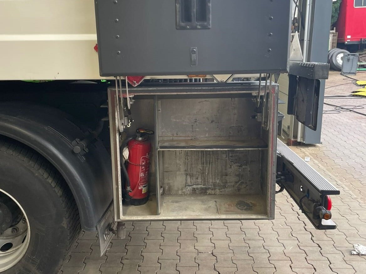 Mercedes-Benz Actros 1844 L 4x2 Actros 1844 L 4x2, Tank 14.250l - شاحنة صهريج: صور 4 Mercedes-Benz Actros 1844 L 4x2 Actros 1844 L 4x2, Tank 14.250l - شاحنة صهريج: صور 4
