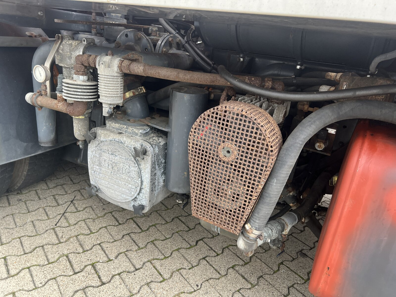 Mercedes-Benz Actros 2541 L 6x2 Actros 2541 L 6x2, Lenkachse, Küller Saug- und Spülwagen ca. 14m³ - شاحنة: صور 2 Mercedes-Benz Actros 2541 L 6x2 Actros 2541 L 6x2, Lenkachse, Küller Saug- und Spülwagen ca. 14m³ - شاحنة: صور 2