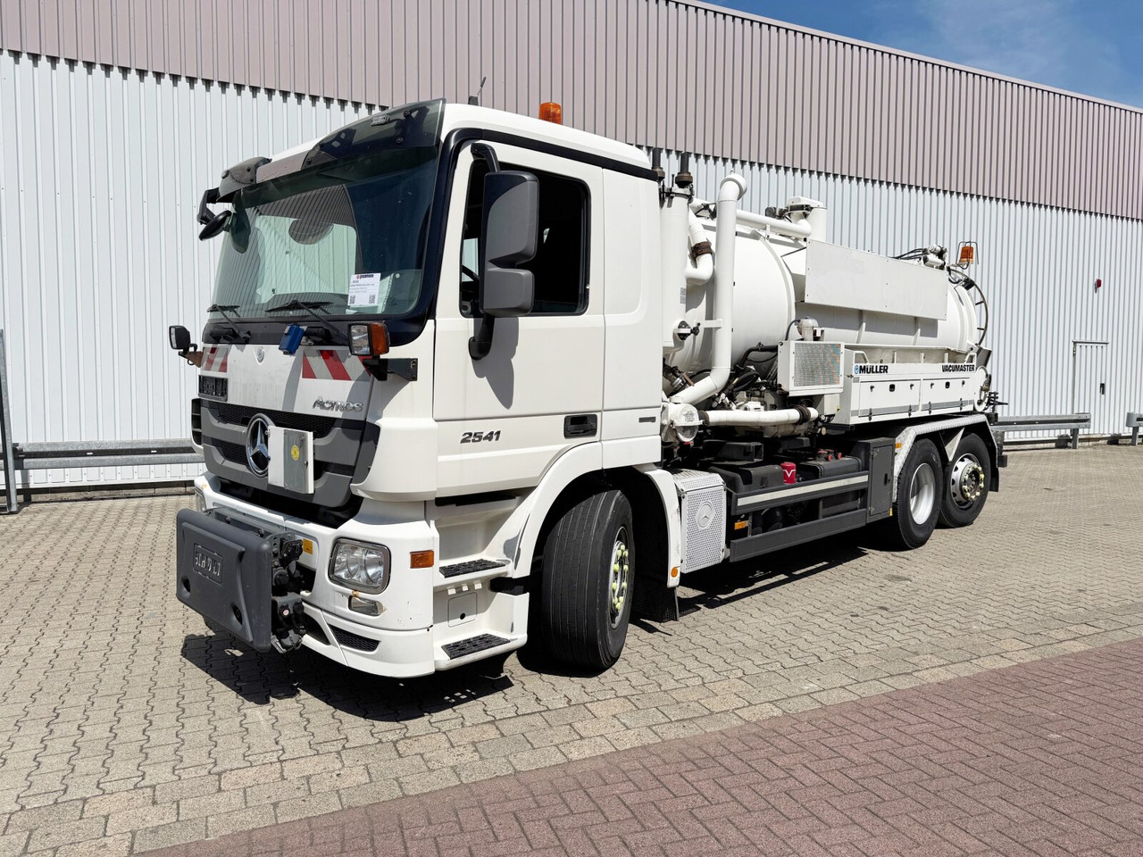 Mercedes-Benz Actros 2541 L 6x2 Actros 2541 L 6x2, Müller Saug-/Spülwagen ca. 12m³, Widi-Platte, Lift-/Lenkachse - شاحنة: صور 1 Mercedes-Benz Actros 2541 L 6x2 Actros 2541 L 6x2, Müller Saug-/Spülwagen ca. 12m³, Widi-Platte, Lift-/Lenkachse - شاحنة: صور 1
