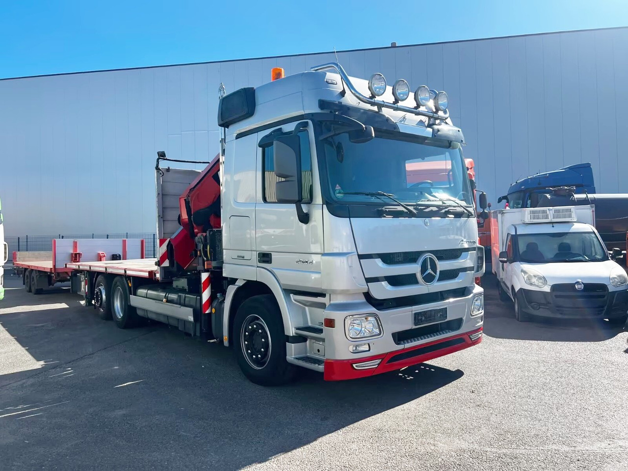 Mercedes-Benz Actros 2544 L 6x2 Actros 2544 L 6x2, Lenkachse, Kran MKG HLK531HP-a5, Funk - شاحنات مسطحة, شاحنة كرين: صور 5 Mercedes-Benz Actros 2544 L 6x2 Actros 2544 L 6x2, Lenkachse, Kran MKG HLK531HP-a5, Funk - شاحنات مسطحة, شاحنة كرين: صور 5