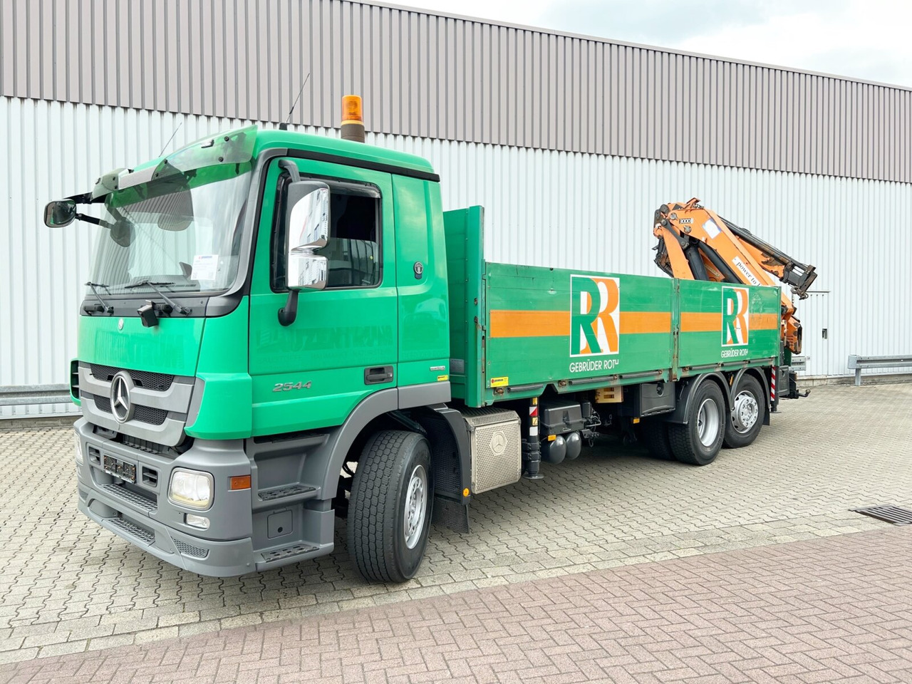 Mercedes-Benz Actros 2544 L 6x2 Actros 2544 L 6x2, Retarder, Lenkachse, Heckkran HMF 3000-K5 + Jip, Funk - شاحنة كرين, شاحنات مسطحة: صور 1 Mercedes-Benz Actros 2544 L 6x2 Actros 2544 L 6x2, Retarder, Lenkachse, Heckkran HMF 3000-K5 + Jip, Funk - شاحنة كرين, شاحنات مسطحة: صور 1