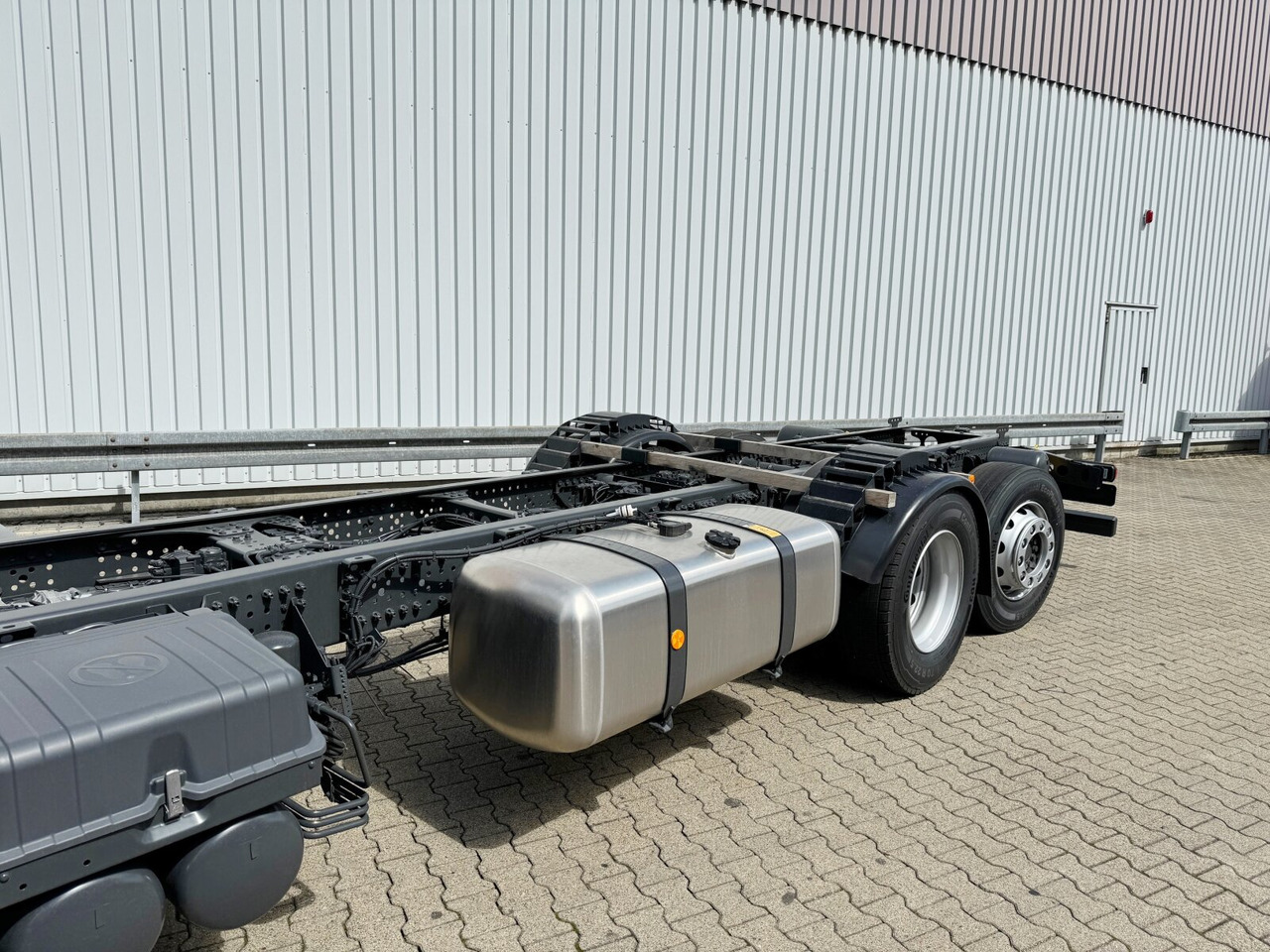 جديد الشاسيه شاحنة Mercedes-Benz Actros 2548 L 6x2 Actros 2548 L 6x2, Retarder, Lenk-/Liftachse, Navi, MirrorCam, MultimediaCockpit: صور 12