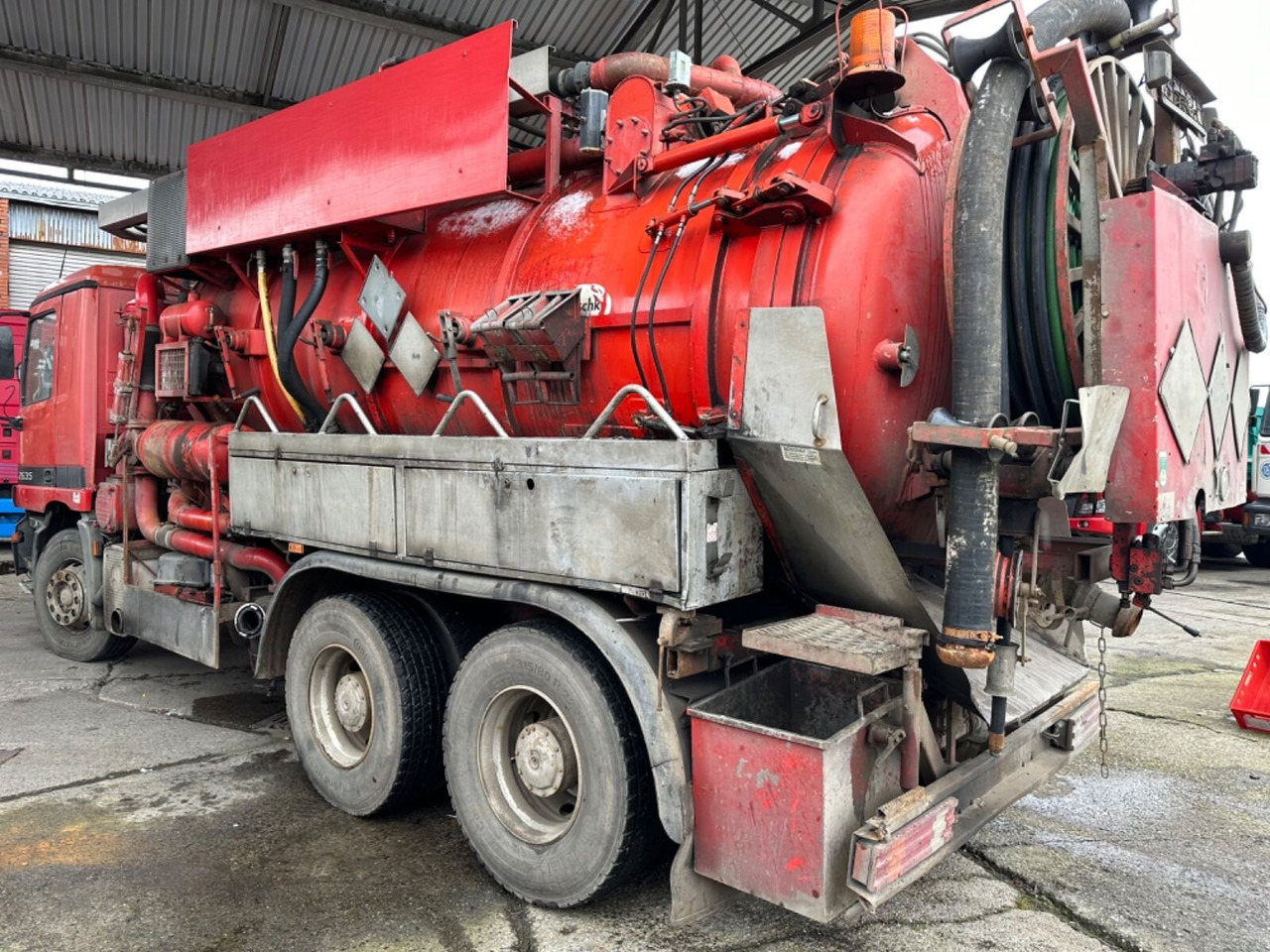 Mercedes-Benz Actros 2635 6x4 Actros 2635 6x4, Kutschke Saug- und Spülwagen ca. 13,5m³ - شاحنة: صور 5 Mercedes-Benz Actros 2635 6x4 Actros 2635 6x4, Kutschke Saug- und Spülwagen ca. 13,5m³ - شاحنة: صور 5
