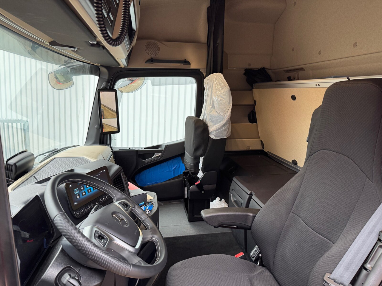 Mercedes-Benz Actros 2648 LS 6x2 Actros 2648 LS 6x2, Retarder, Liftachse, MirrorCam, StreamSpace, Navi, LED - شاحنة جرار: صور 3 Mercedes-Benz Actros 2648 LS 6x2 Actros 2648 LS 6x2, Retarder, Liftachse, MirrorCam, StreamSpace, Navi, LED - شاحنة جرار: صور 3